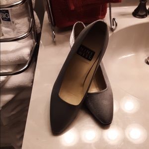 Nine West shimmery gray pumps